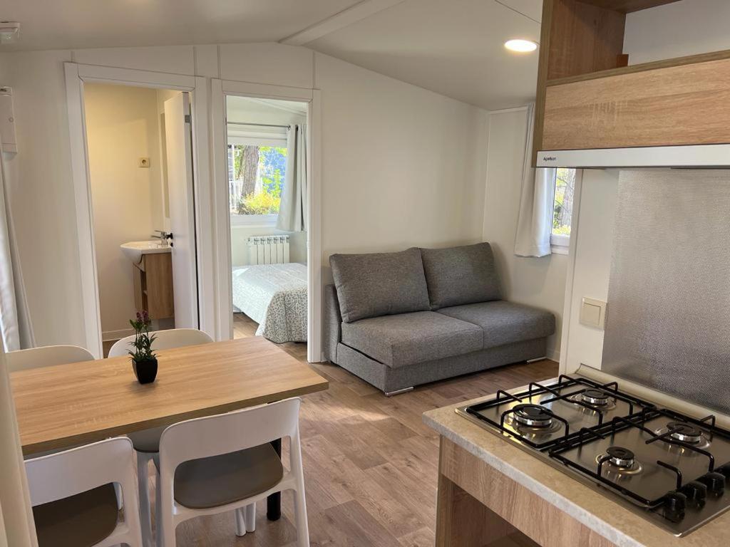 Bungalows & Albergue La Playa 洛格罗尼奥 外观 照片