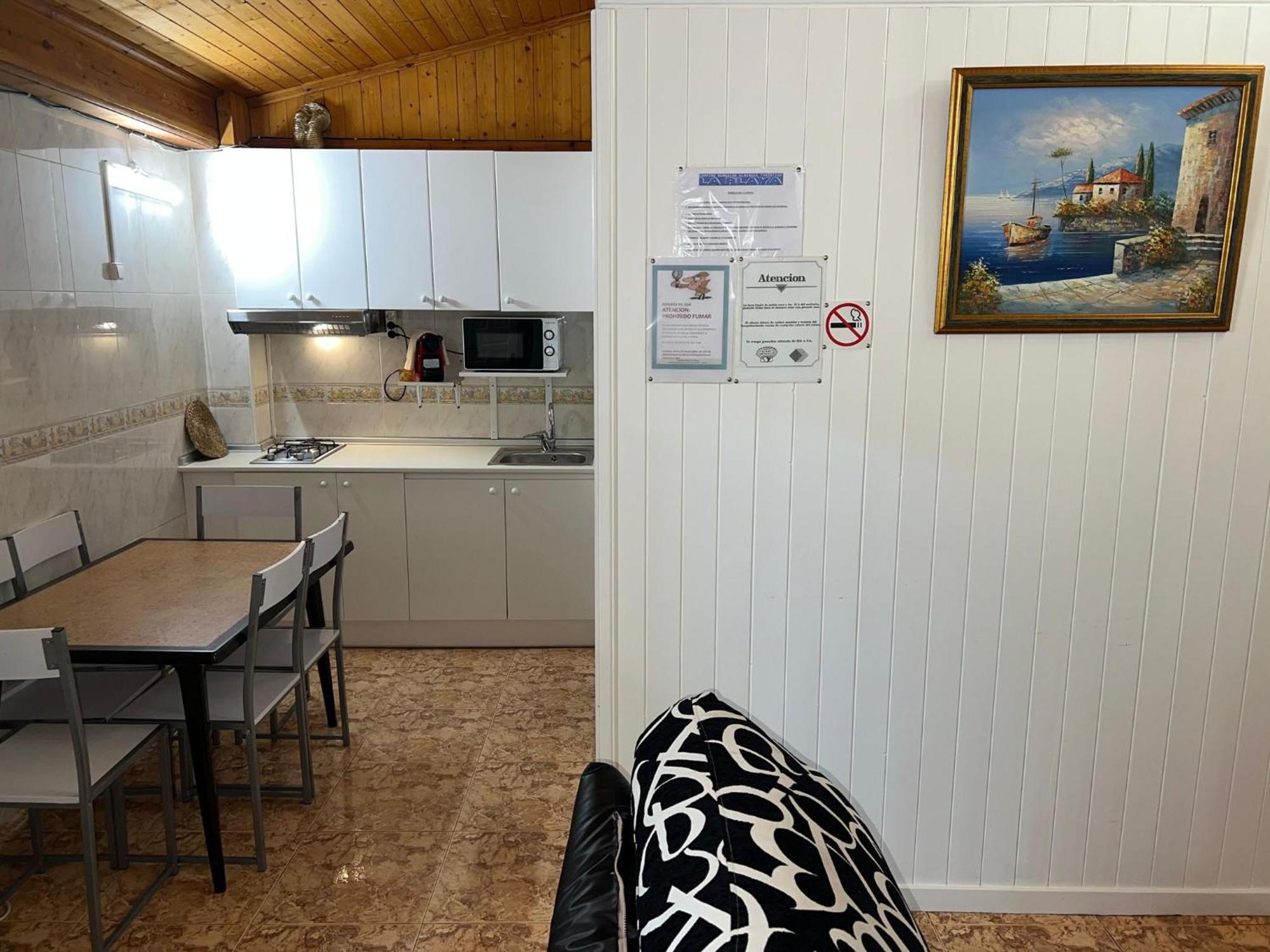 Bungalows & Albergue La Playa 洛格罗尼奥 外观 照片