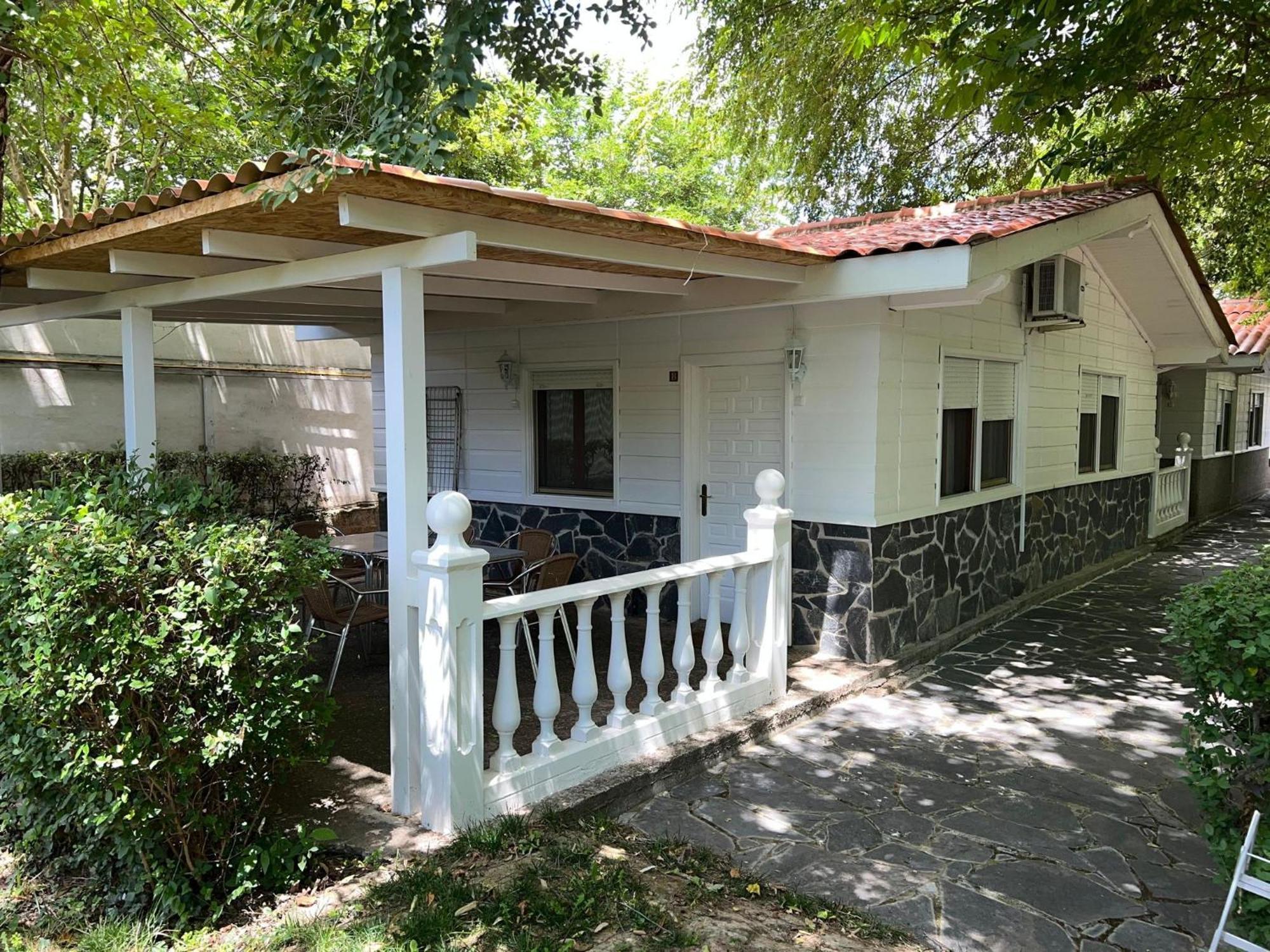 Bungalows & Albergue La Playa 洛格罗尼奥 外观 照片