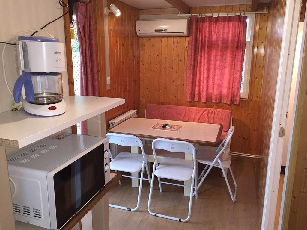 Bungalows & Albergue La Playa 洛格罗尼奥 外观 照片